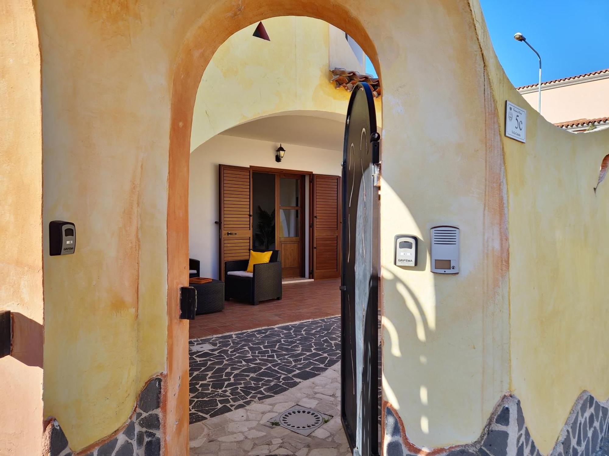 Dommos - Melodie Apartments Cala Liberotto Exterior photo